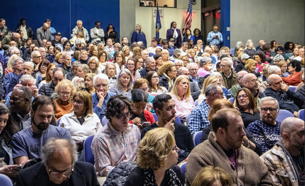 Audience listening to Gillen speak.